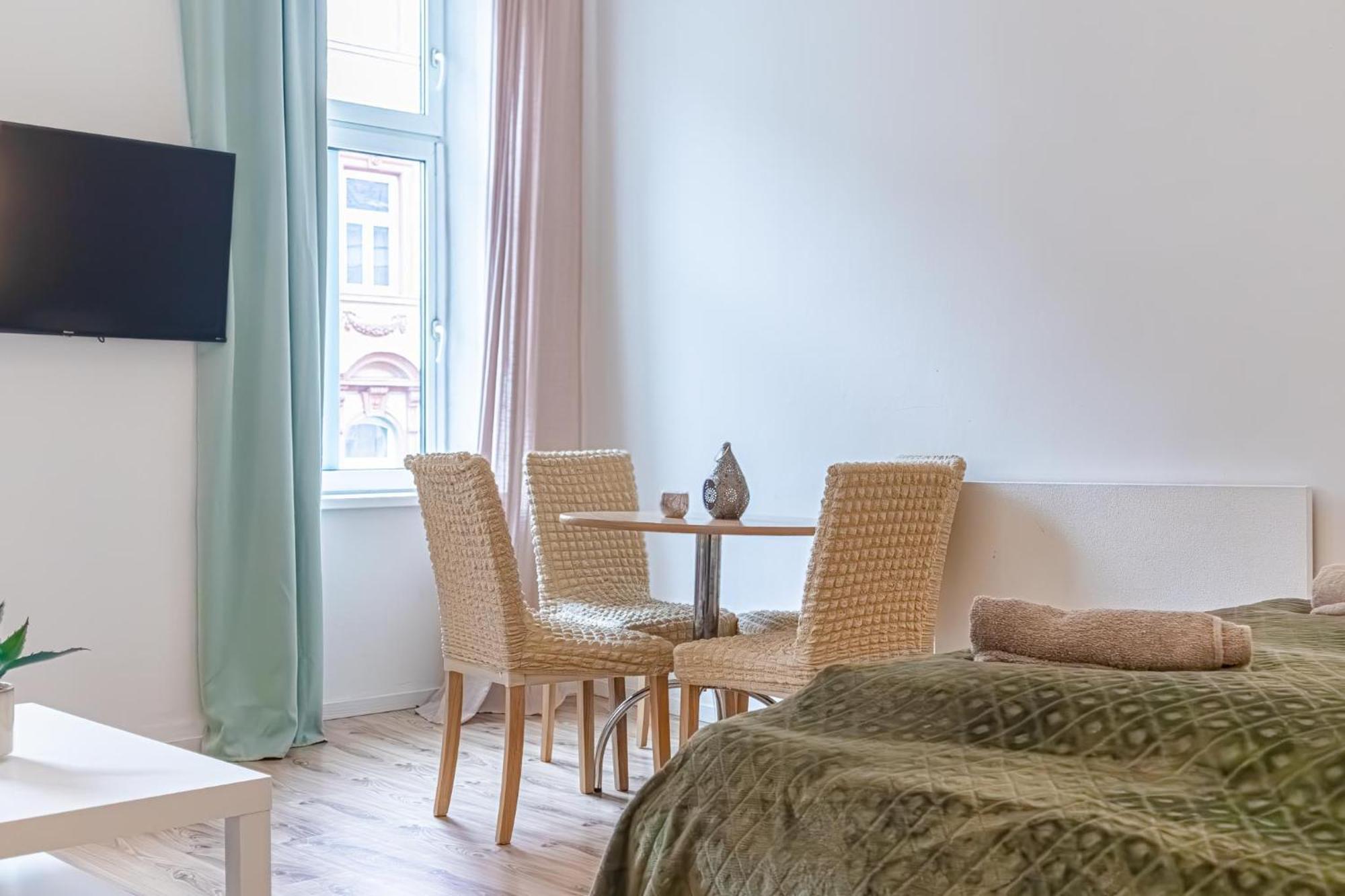 Apartament Budget-friendly 2br Apt With Great Location *